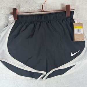 189-Nwt Nike Black and White Athletic Shorts